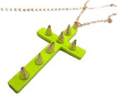 Colar Cruz com Spykes - Verde Limão