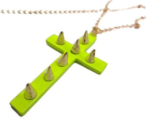 Colar Cruz com Spykes - Verde Limão